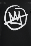 Zwarte T-shirts met letter O-hals en straatprint