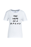 Grijze T-shirts met letter O-hals en straatprint