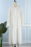 Белое повседневное однотонное платье-рубашка в стиле пэчворк с отложным воротником и пряжкой (без пояса)