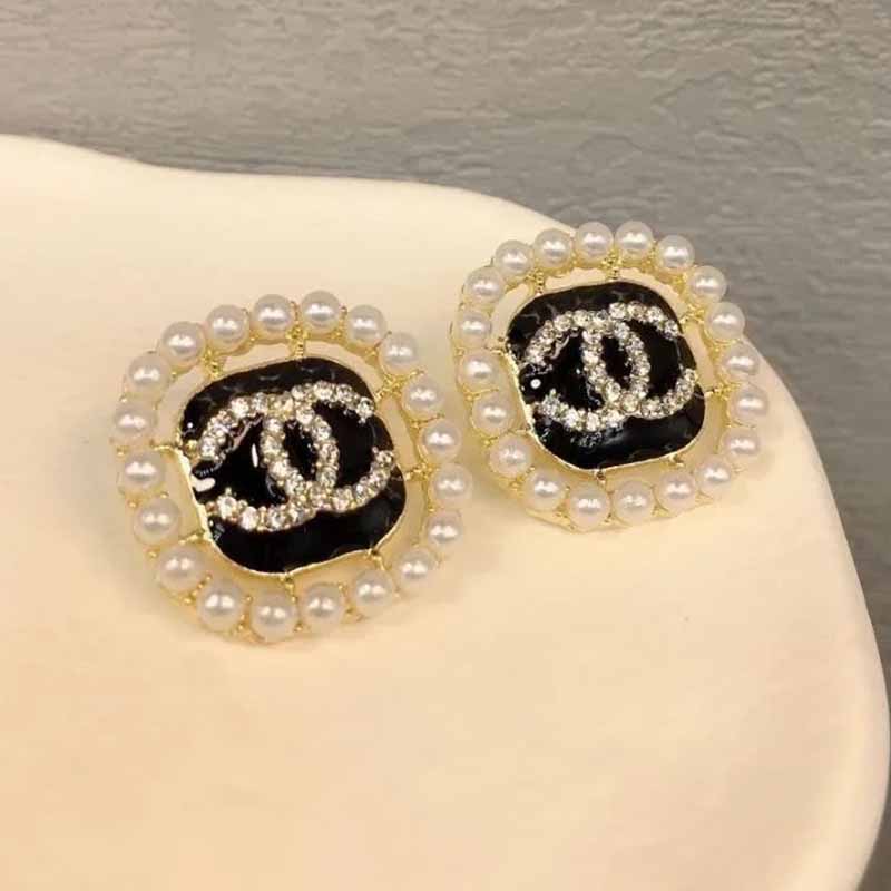 

Black Elegant Geometric Pearl Earrings
