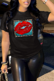 Camisetas pretas com patchwork e decote em bico estampado Street Lips
