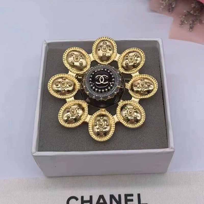 

Gold Elegant Geometric Patchwork Brooch