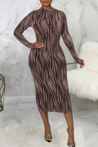 Robes de jupe crayon à col rond en soie brillante en patchwork d'impression sexy marron