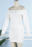 Weiße, lässige, solide Frenulum-Kleider mit schulterfreien, langen Ärmeln