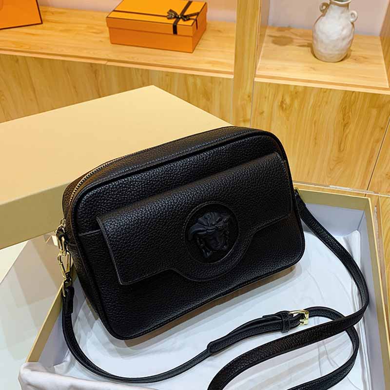 

Black Street Figure Solid Zipper Bags