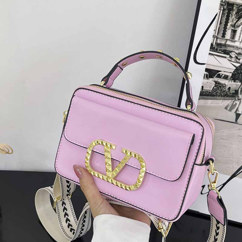 

Pink Simplicity Geometric Rivets Patchwork Bags