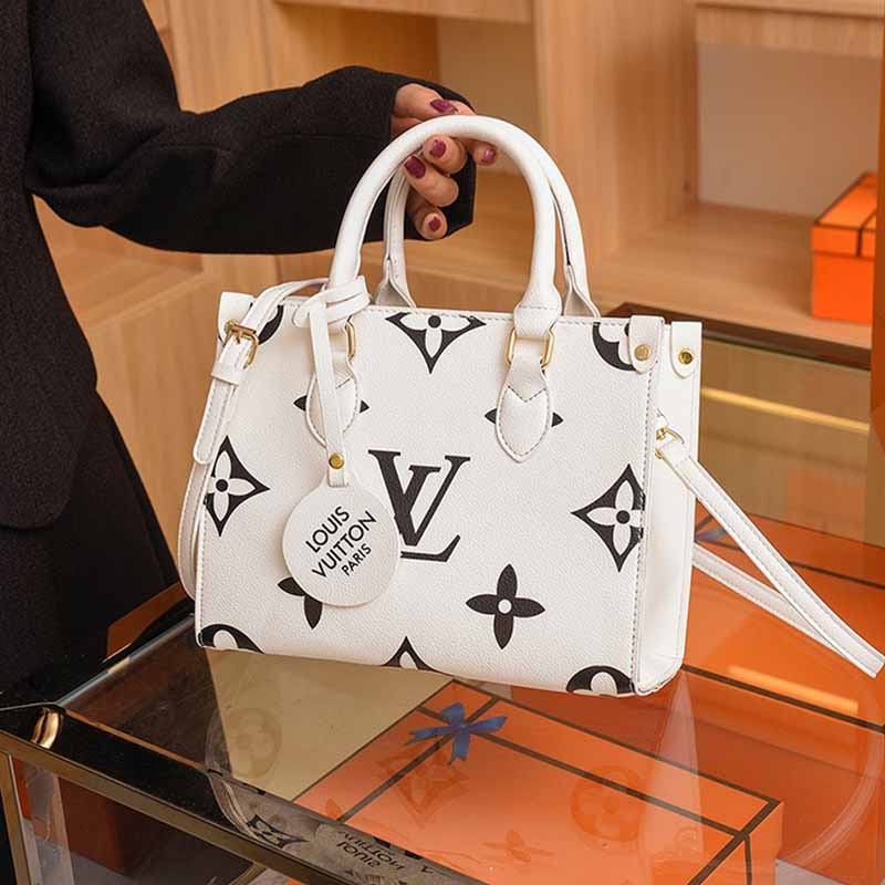 

White Casual Street Letter Patchwork Bags