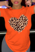 Camisetas casuais com gola O em retalhos de leopardo de rua laranja
