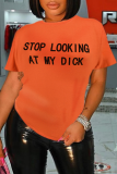 T-shirts met oranje straatprint en letter O-hals