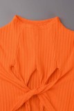 オレンジ色のセクシーなソリッド 中空タートルネック長袖ドレスの半分