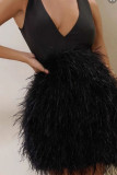 Schwarze, sexy, elegante, solide Bandage-Patchwork-Federn mit V-Ausschnitt und One-Step-Rock-Kleidern