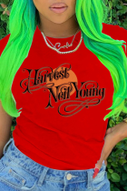 Red Street T-shirts met dagelijkse print en patchwork letter O-hals