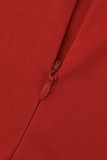 La rappezzatura solida sexy rossa asimmetrica fuori dai vestiti dal pannello esterno di matita della spalla