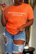 Orangefarbene T-Shirts mit Patchwork-Buchstaben und O-Ausschnitt im täglichen Aufdruck