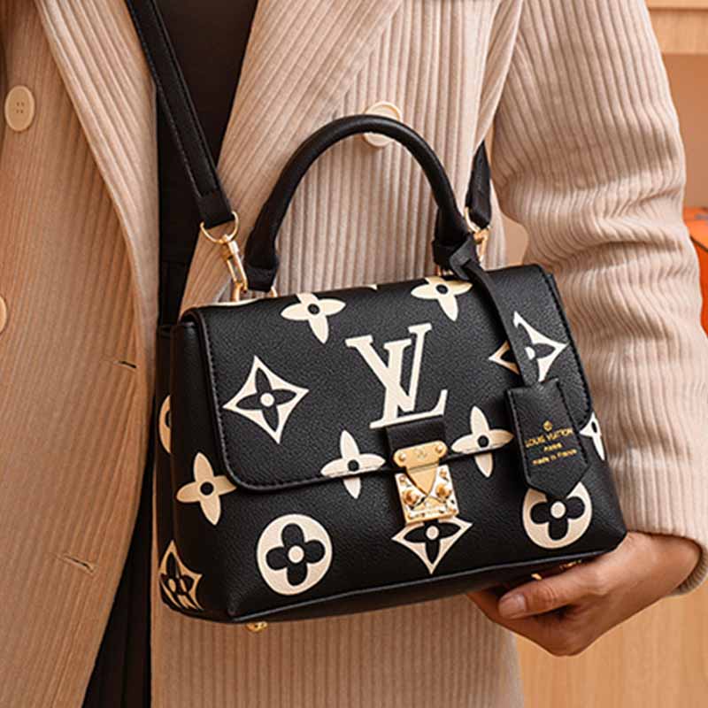 

Black Casual Street Letter Patchwork Bags