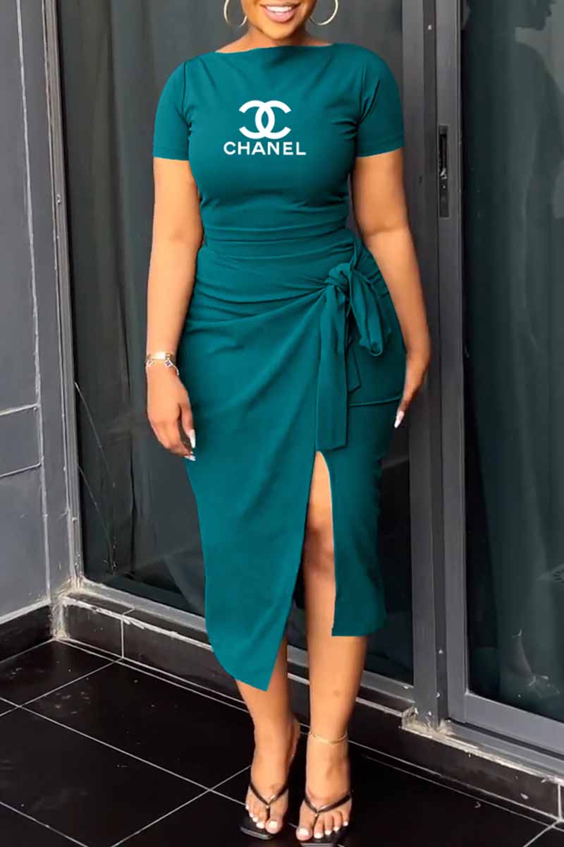 

Lake Green Elegant Print Slit Letter Off the Shoulder Short Sleeve Two Pieces