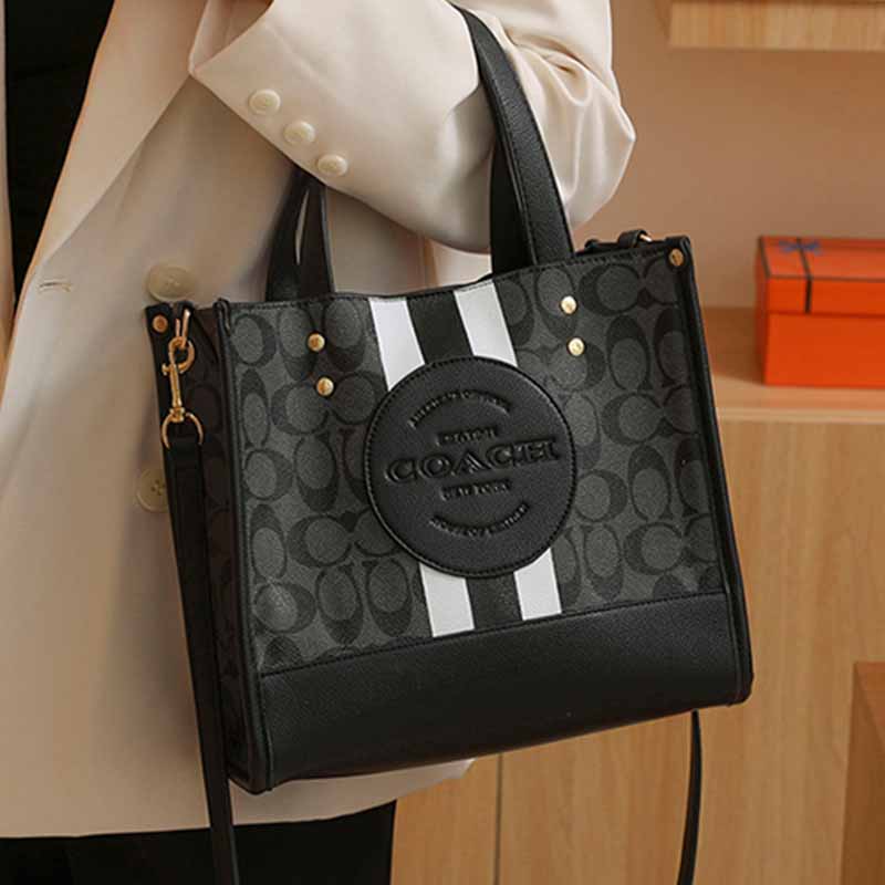 

Black Elegant Simplicity Letter Patchwork Bags