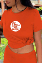Camisetas laranja com estampa de rua em patchwork e decote O