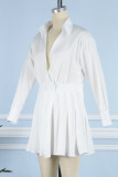 Vestidos plisados ​​con cuello vuelto de retazos lisos casuales blancos (sin cadena en la cintura)