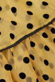 Vestidos amarillos informales elegantes con estampado de lunares y retazos transparentes con cuello de cinta y cuello recto de talla grande