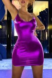 Фиолетовое сексуальное однотонное платье без рукавов на тонких бретелях с открытой спиной