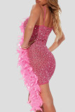ピンクのセクシーなソリッドパッチワークフェザーホットドリルスパゲッティストラップスリングドレスドレス