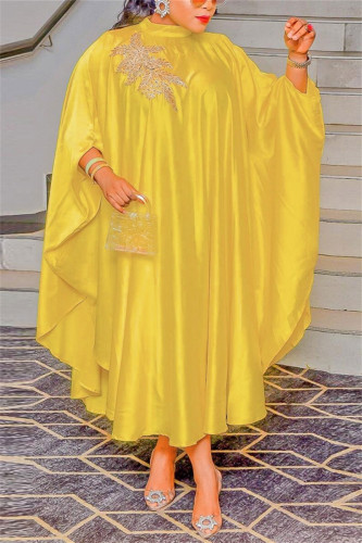 Robe longue jaune décontractée avec appliques solides et perles à col rond