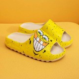 Chaussures confortables ouvertes jaunes d'impression de simplicité décontractée
