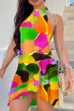 Цветное сладкое платье в стиле пэчворк с открытой спиной и лямкой на шее