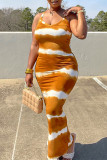 Оранжевое модное длинное платье с открытой спиной и тонкими лямками с принтом