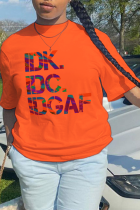 T-shirts met oranje straatprint en letter O-hals