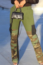 Lápis de cintura alta com patchwork de patchwork de estampa de rua verde militar