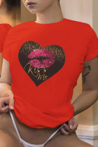 T-shirts décontractés à col en V imprimé lettre O et patchwork de lèvres de rue rouges