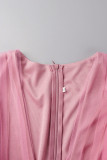 Vestidos de tamanho grande rosa com fenda e decote em V