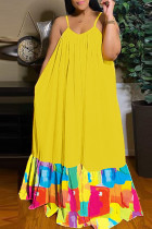 Желтое повседневное уличное платье с принтом в стиле пэчворк на тонких бретельках Платья