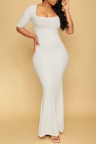 Vita avslappnade långa klänningar med fast fyrkantig krage