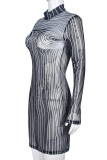 Svarta sexiga tryck genomskinliga långärmade klänningar med turtleneck