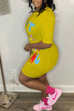 Желтое повседневное платье-футболка с круглым вырезом и принтом в стиле пэчворк Платья