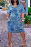 Ljusblå Casual Print Patchwork Pocket V-ringad kortärmad klänning