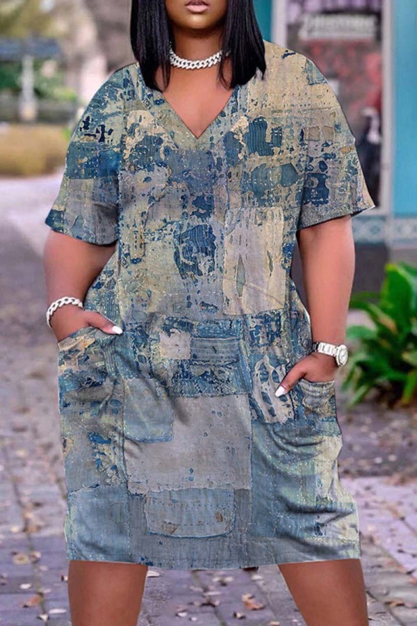 Vestido de manga corta con cuello en V y bolsillo de patchwork con estampado informal en color claro