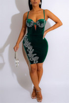 Vestido de tirante de espagueti con abertura en la borla y perforaciones en caliente de color verde tinta Vestidos