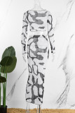 Dos piezas de manga larga con cuello en O transparente de patchwork con estampado sexy en blanco y negro