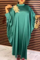 Зеленое повседневное однотонное длинное платье в стиле пэчворк с вырезом под горло Платья больших размеров