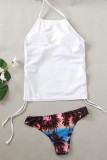 Белые купальники с открытой спиной и уздечкой с завязками и узким принтом белого цвета (с прокладками)