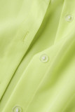Флуоресцентно-зеленый повседневный сплошной пэчворк с отложным воротником и пряжкой с короткими рукавами из двух частей