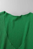 Зеленые повседневные однотонные платья без рукавов с разрезом и V-образным вырезом