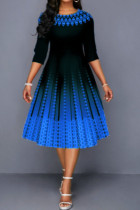 Синие повседневные платья в стиле пэчворк с круглым вырезом и принтом