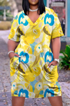 Vestido de manga corta con cuello en V estampado informal amarillo