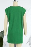 Зеленые повседневные однотонные платья без рукавов с разрезом и V-образным вырезом