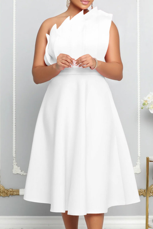 Белое элегантное однотонное вечернее платье в стиле пэчворк с косым воротником